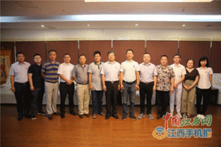 義烏市人力資源和社會(huì)保障局朱德友一行到江西現(xiàn)代職院洽談合作