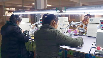 丘北 扶貧車(chē)間 務(wù)工顧家兩不誤